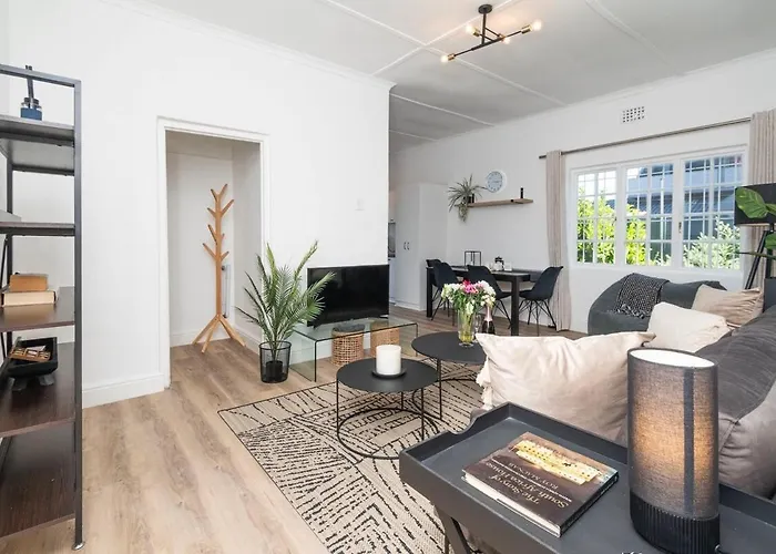 Two Bedroom House In Claremont