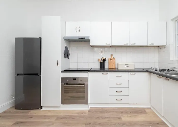 Two Bedroom House In Claremont