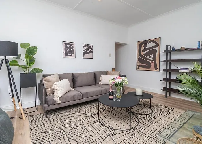 Two Bedroom House In Claremont