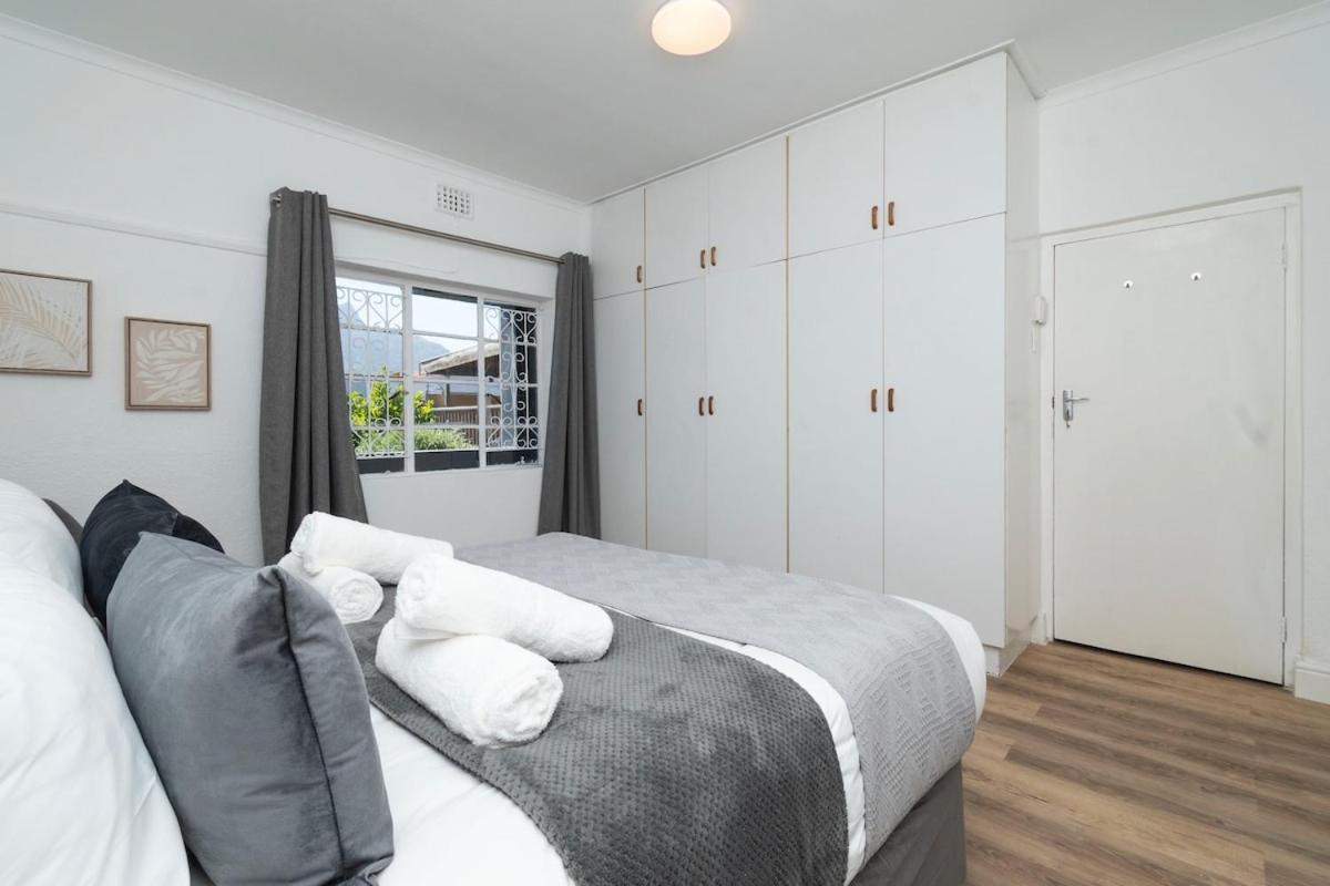 Two Bedroom House In Claremont
