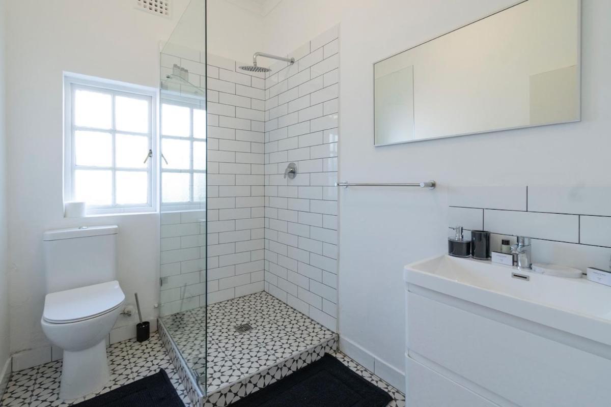 Two Bedroom House In Claremont
